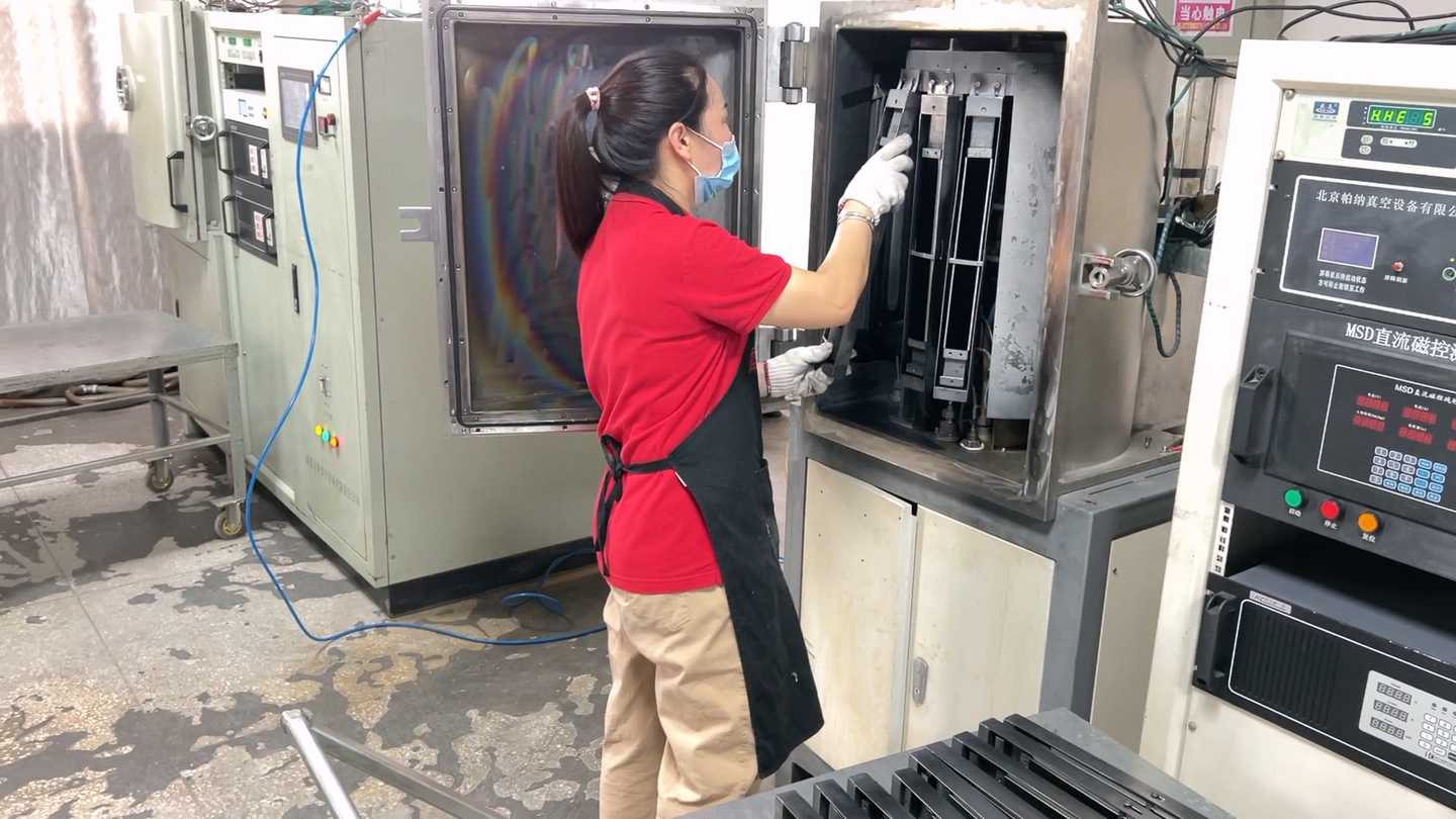 coating process in Xirui Blade's factory