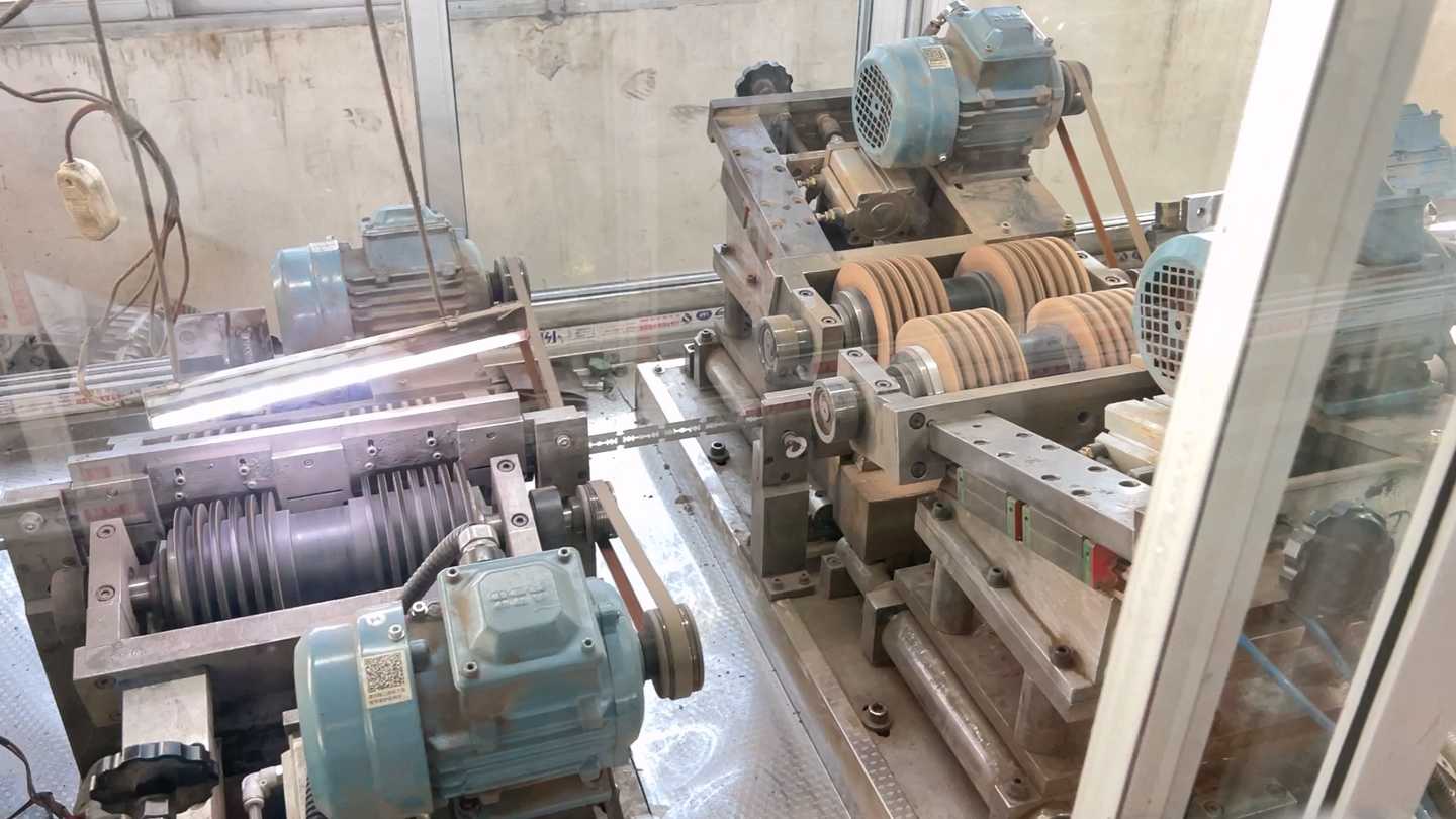 blade in polishing process