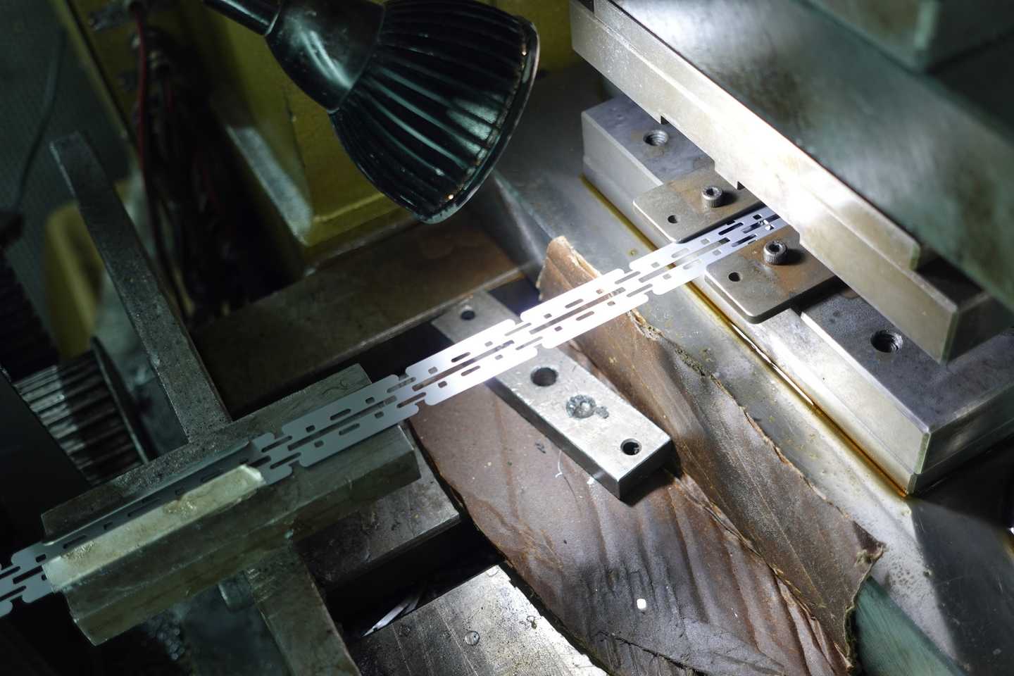 Trimmer blades press