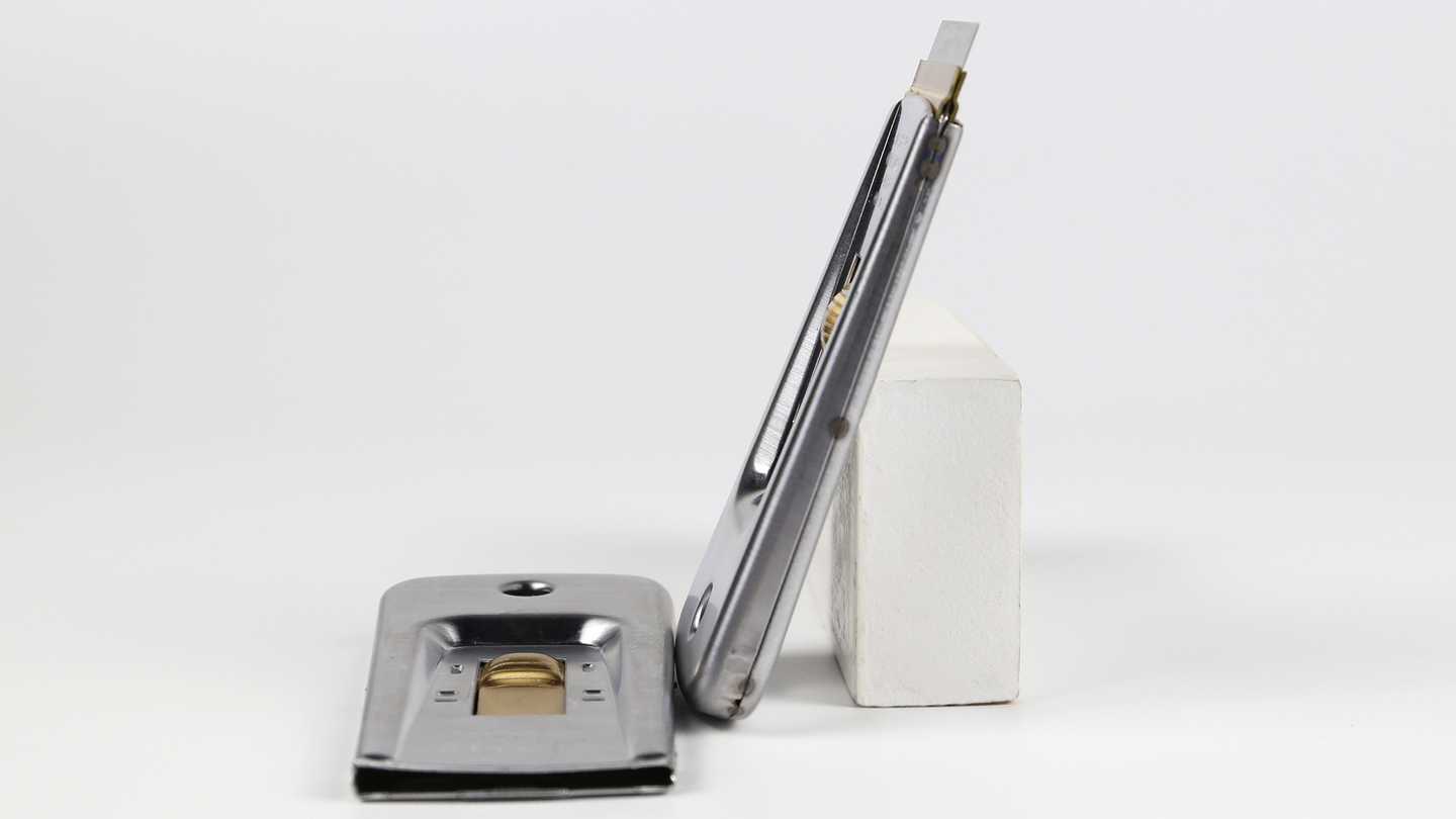 Metal handle for increased durability