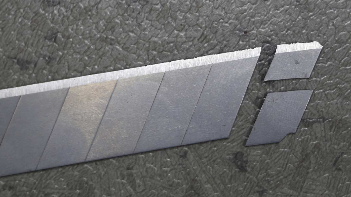 Snap-off design lets you quickly remove the dull blade for immediate access to a new, sharp edge.