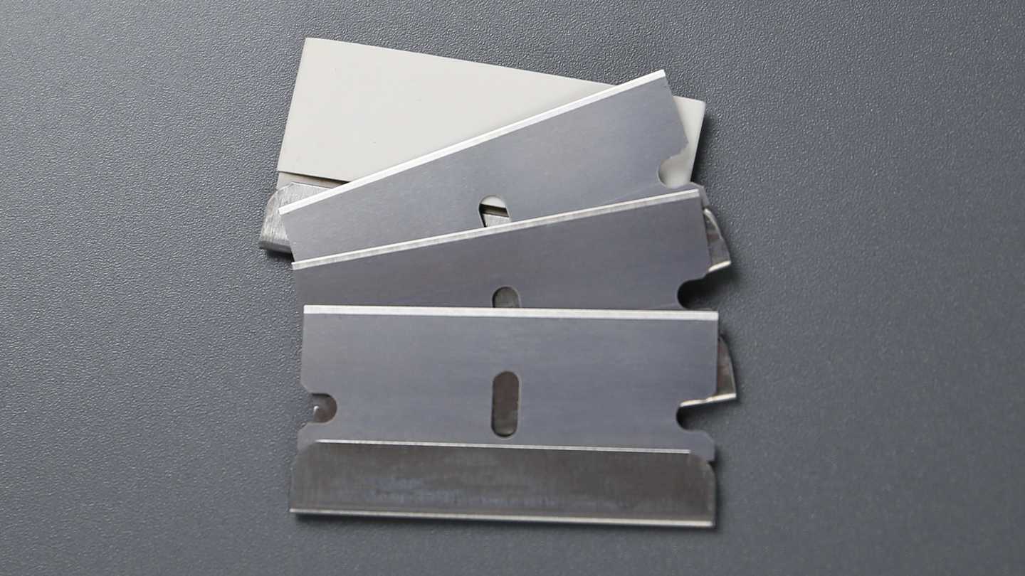 The blade is super sharp, which give user a smooth cutting experience