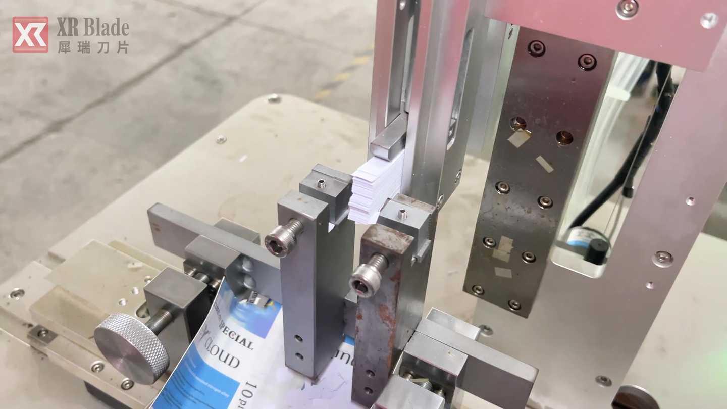 safety blade in the sharpness texting process