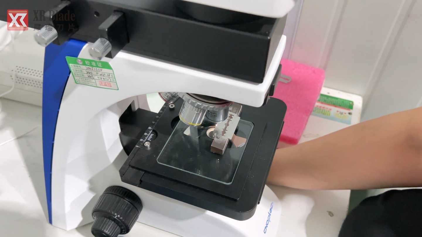 the blade sharpness testing process of double edge blade