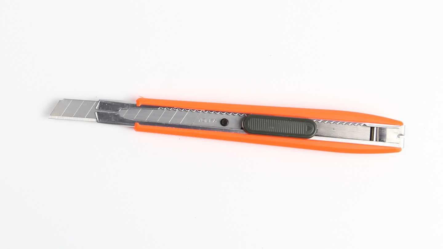 knife has retractable desin