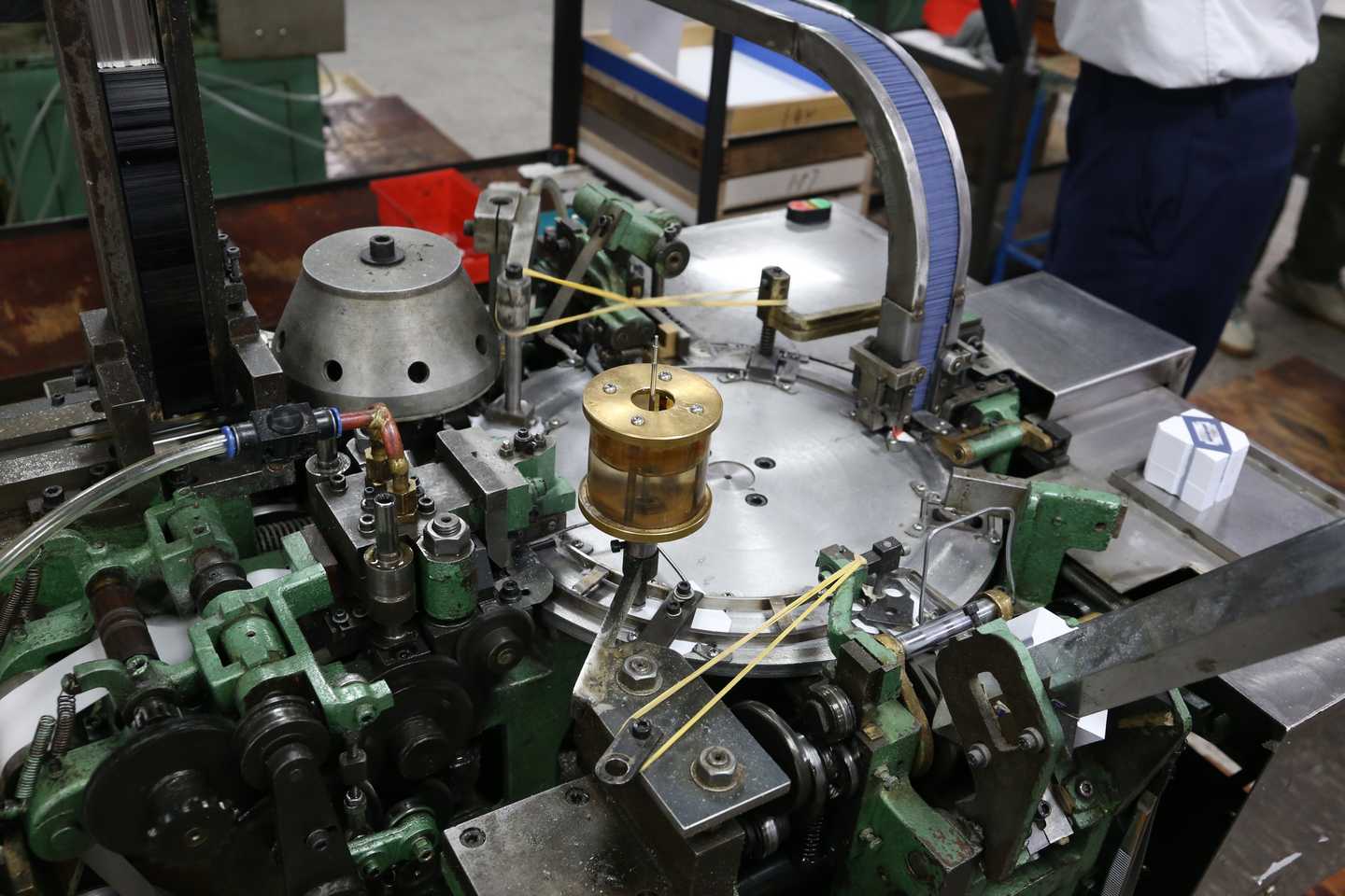 Automate Packaging for double edge razor
blade