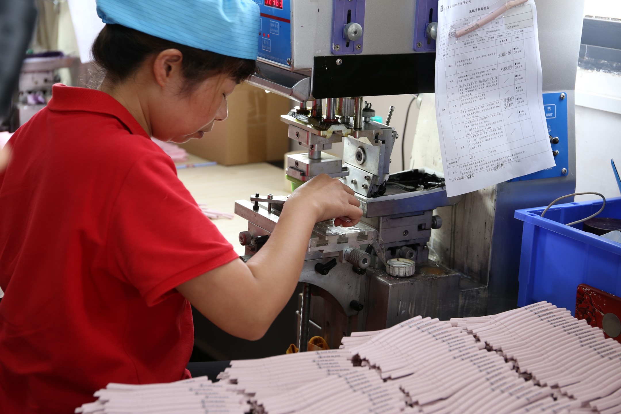 assemble eyebrow trimmers